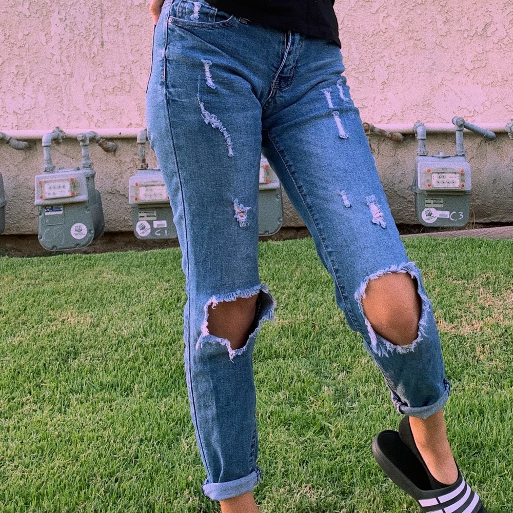 forever 21 size -24 ripped jeans !